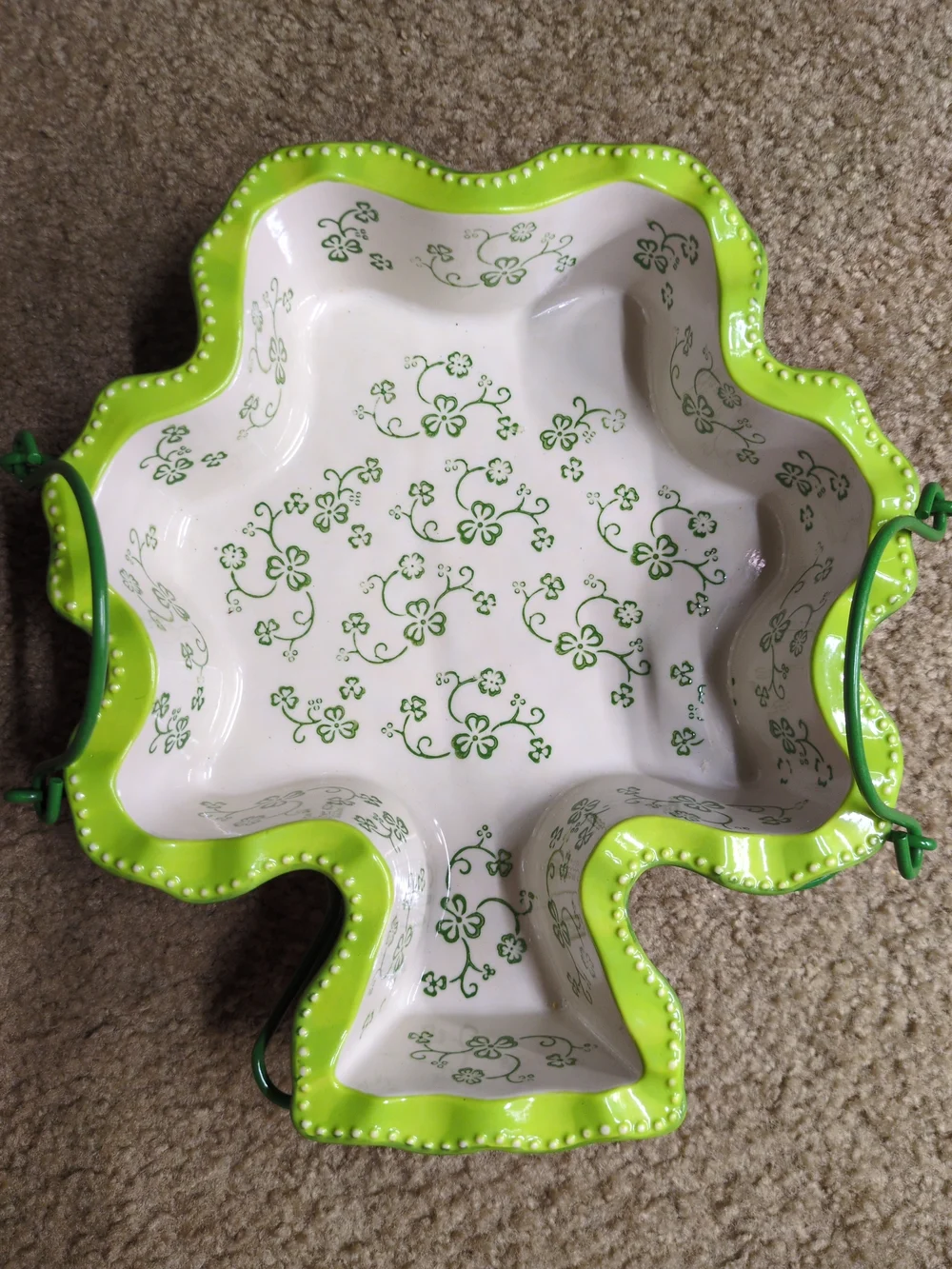 Temp-tations Floral Lace Shamrock figural baker and metal stand set